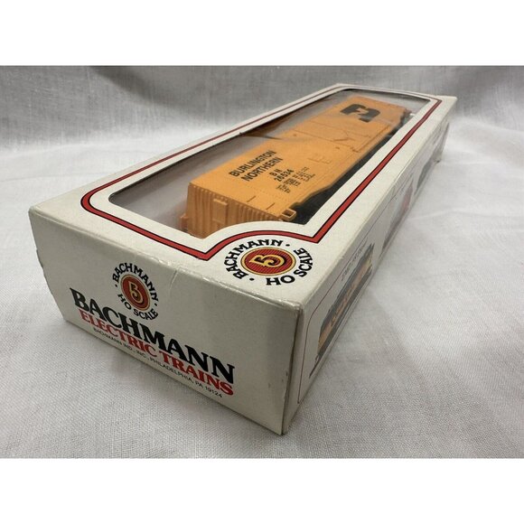 Bachmann HO Scale Burlington Northern B N 26534 Yellow Boxcar Model Train Collec - Picture 3 of 10